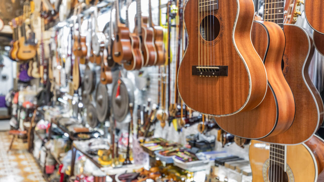 music store background for a case study on call center pci compliance with LivePerson's conversation intelligence software